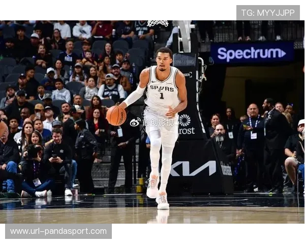 福克斯关键抢断助马刺逆转,文班亚马制胜封盖 福克斯关键抢断助马刺逆转,文班亚马制胜封盖